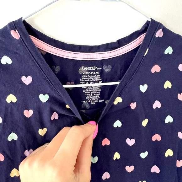 Navy blue with rainbow hearts tshirt - Picture 2 of 3